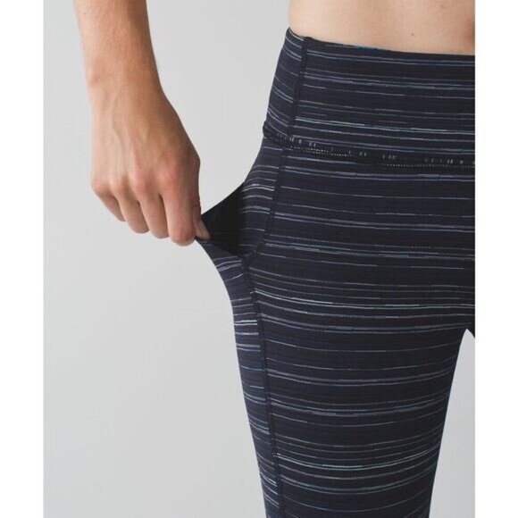 LULULEMON Pace Rival Crop 22" Size 4 Cyber Stripe Naval Blue Black - Picture 3 of 11